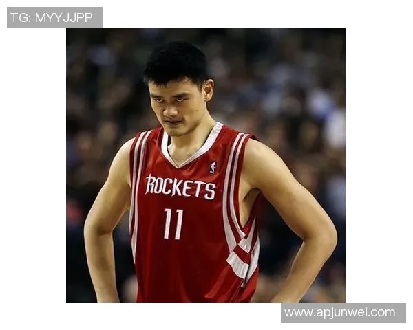 姚明职业巅峰时刻回顾：从篮球巨星到国际体育文化的桥梁